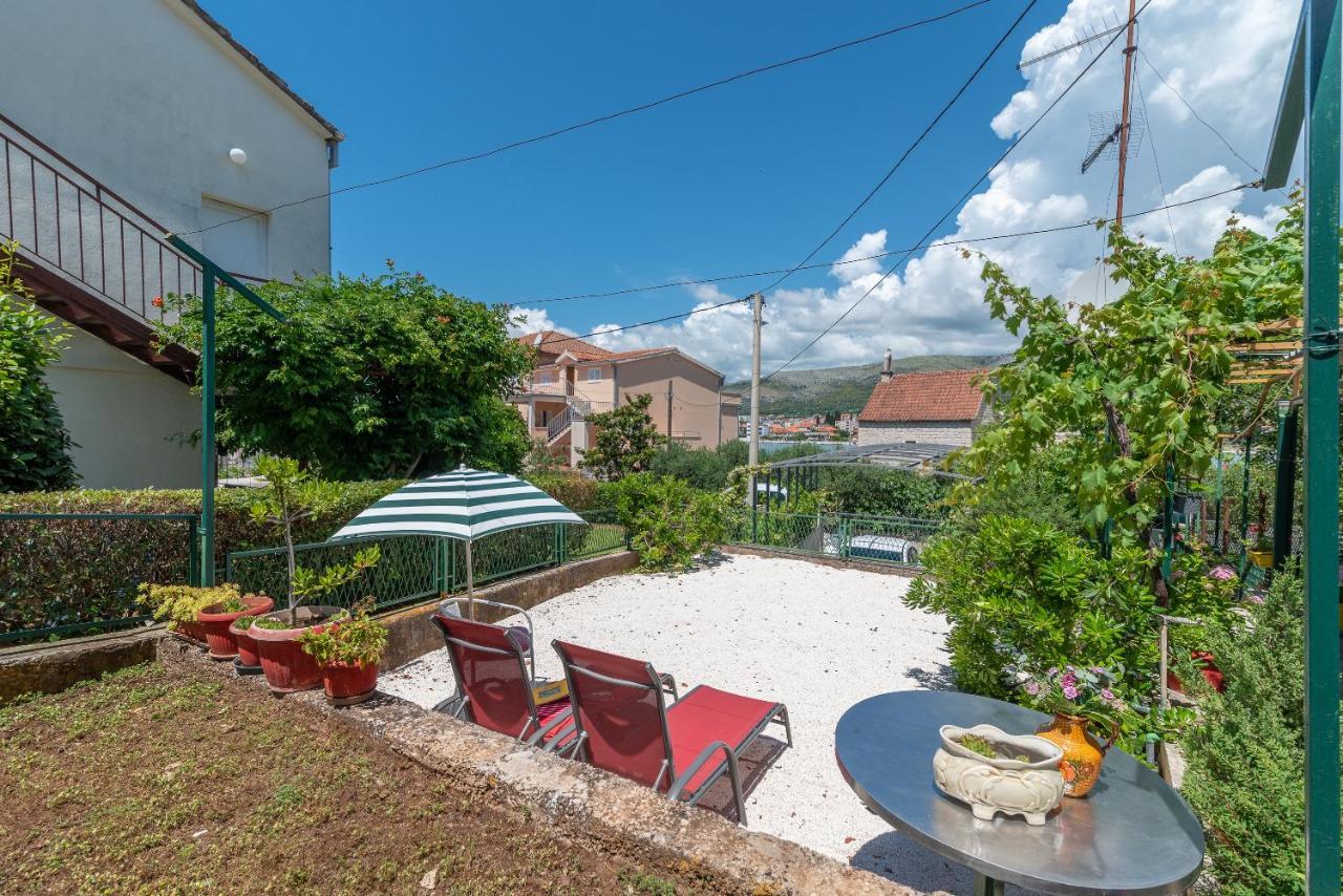 Apartment Hrabar Longo Trogir Exteriör bild