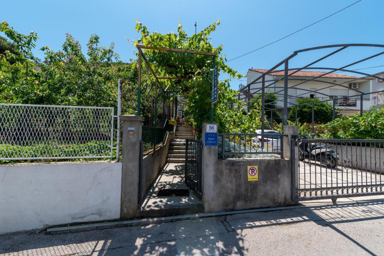 Apartment Hrabar Longo Trogir Exteriör bild