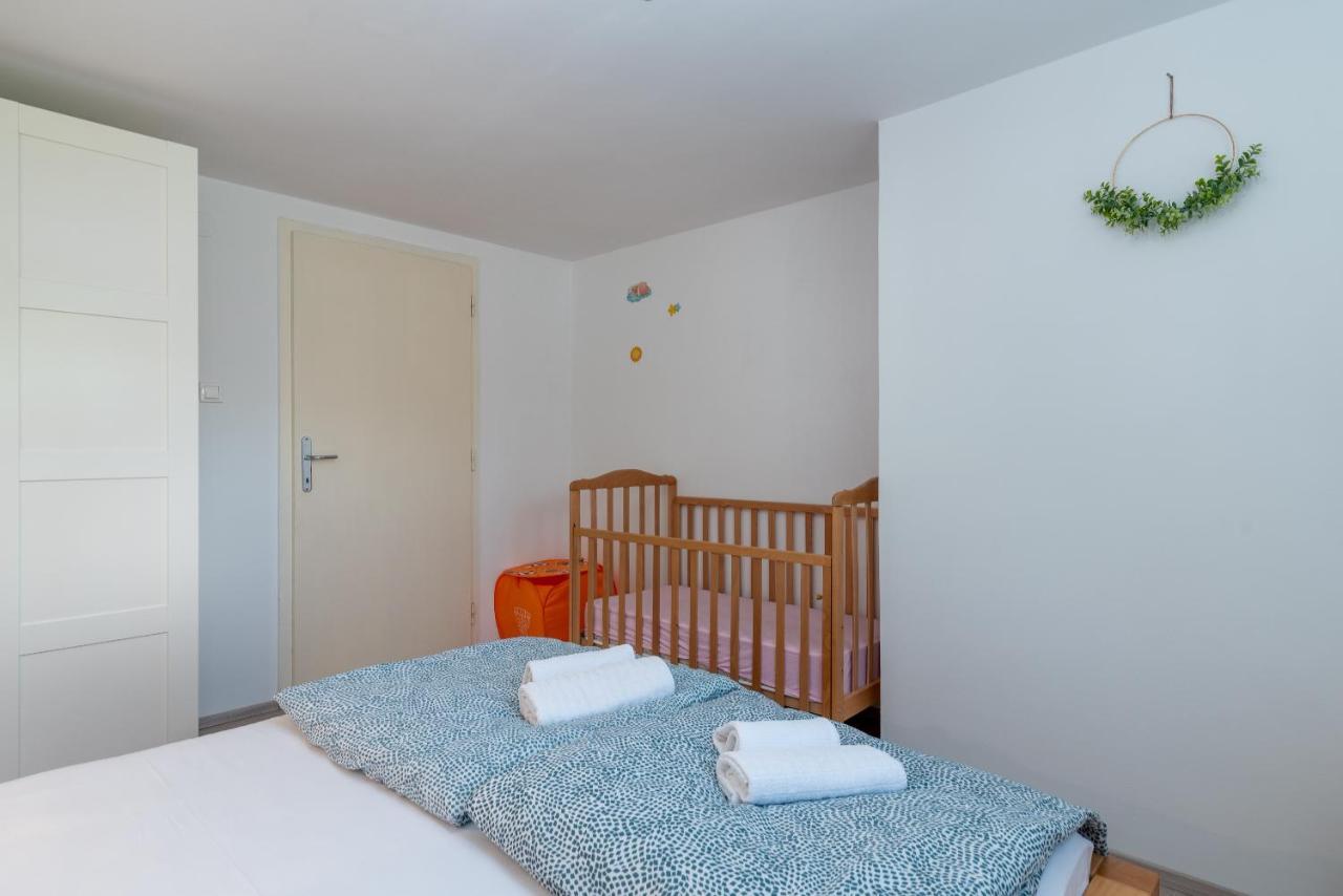 Apartment Hrabar Longo Trogir Exteriör bild