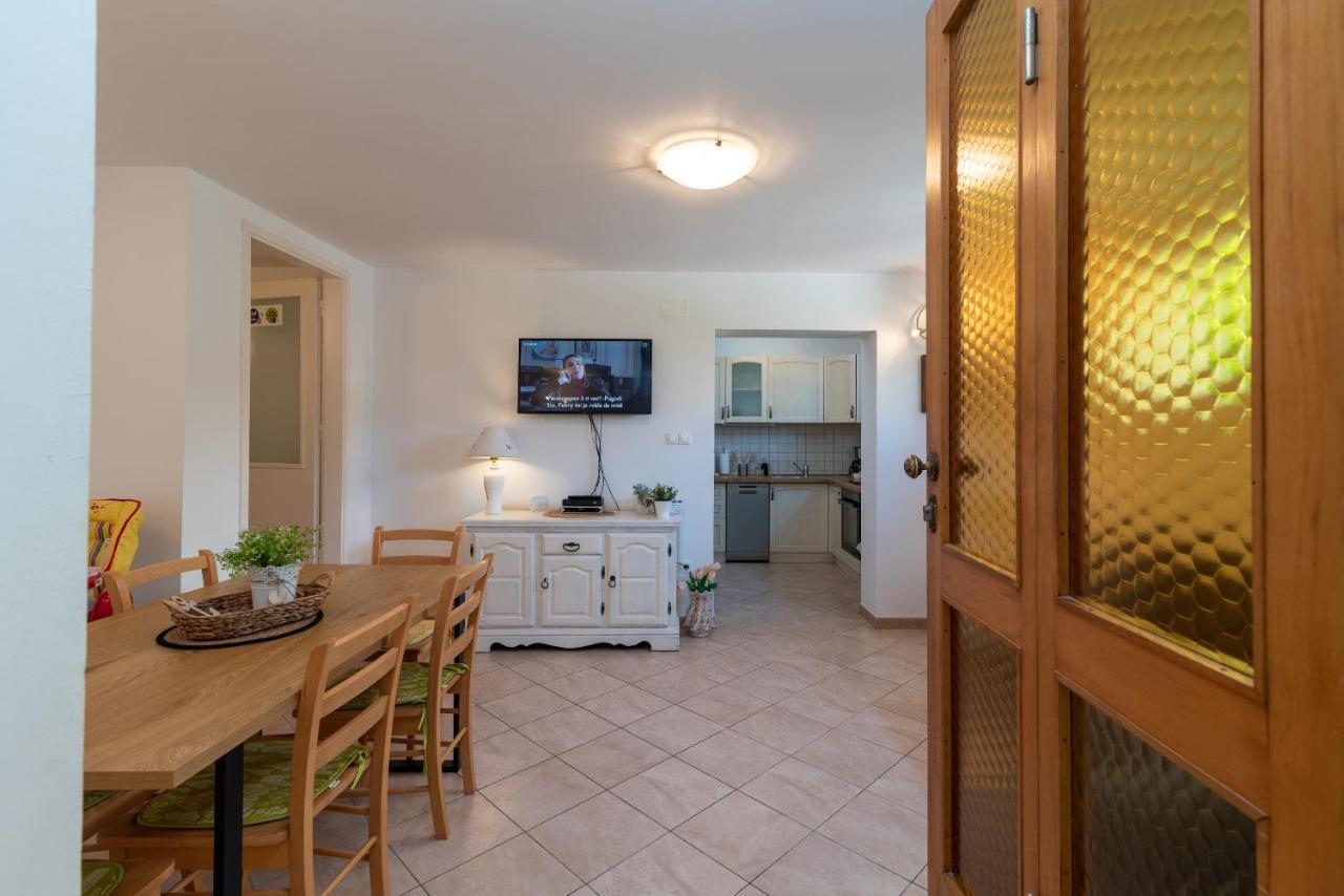 Apartment Hrabar Longo Trogir Exteriör bild